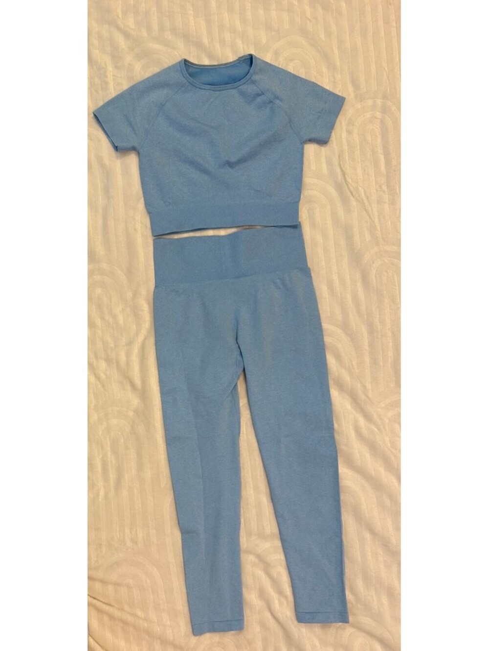 Conjunto deportivo crop top + leggings SHEIN – Talla S